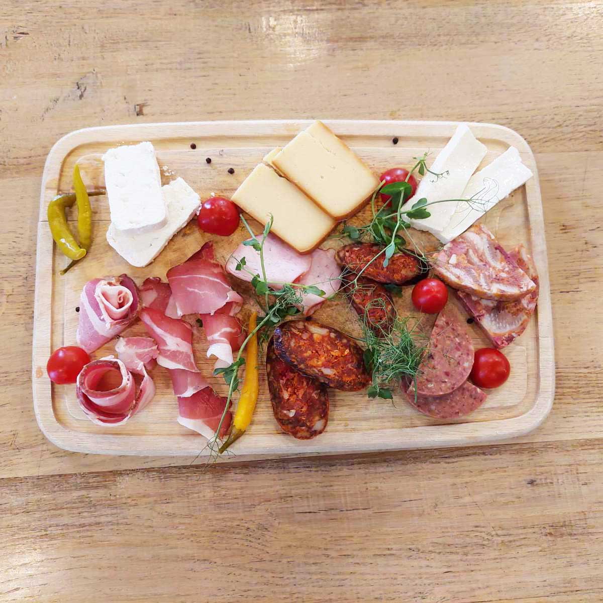 VOJVOĐANSKA ZAKUSKA Cafe Restaurant Veliki Novi Sad